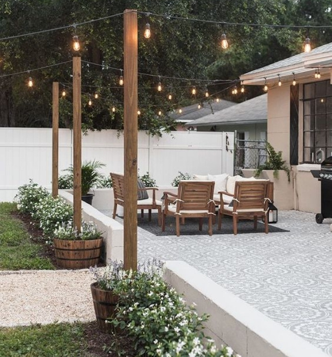 DIY Outdoor Planter Pole Lights | Brilliant Patio Lighting Ideas for a Party-Ready Backyard