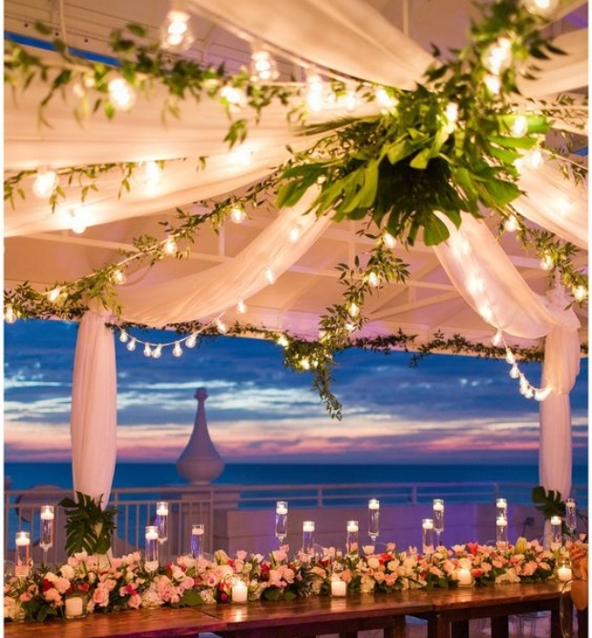 Greenhouse Vibe Wedding Lights | 21 Stunning Wedding Lighting Ideas Using Festoon And Fairy Lights