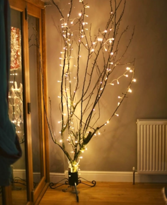 dried decorative tree with fairy lights | fairy light idea
