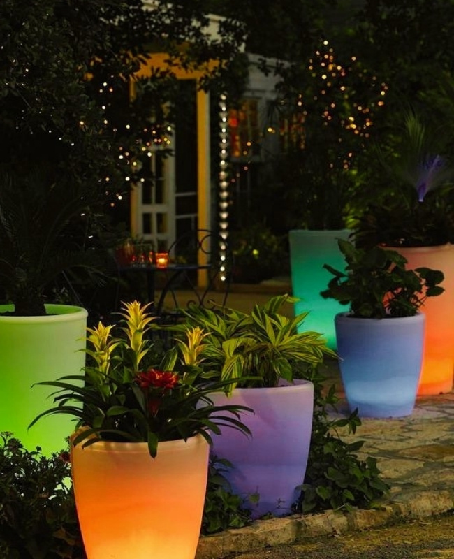 illuminated planter landscape lighting ideas