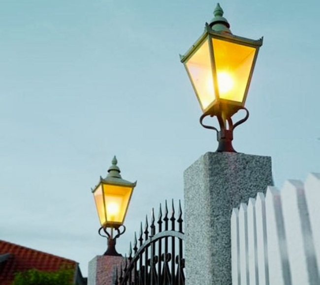 pillars of lights landscape lighting ideas