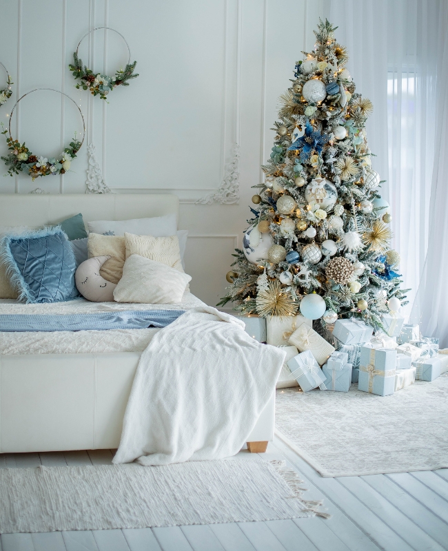 how to put lights on a christmas tree bedroom